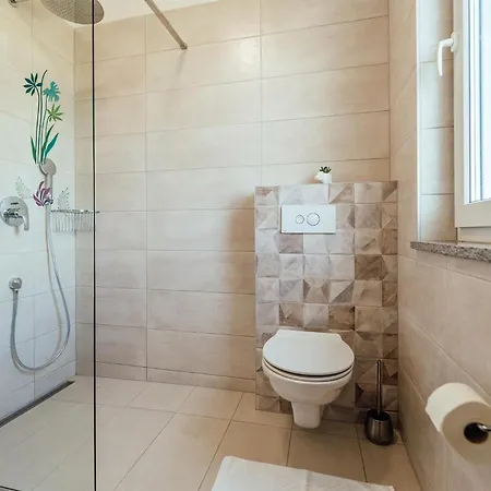 4 Bedroom Lovely In Poljica Imotska Margete