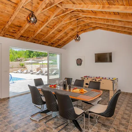 4 Bedroom Lovely In Poljica Imotska * Margete
