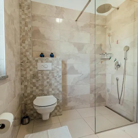 4 Bedroom Lovely In Poljica Imotska