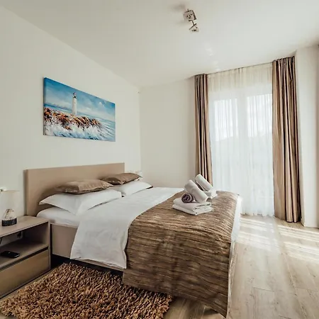 4 Bedroom Lovely In Poljica Imotska Holiday home *