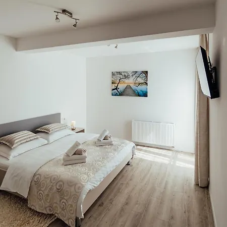 4 Bedroom Lovely In Poljica Imotska Holiday home *