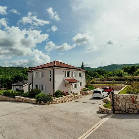 4 Bedroom Lovely In Poljica Imotska Margete
