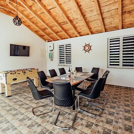 Holiday home 4 Bedroom Lovely In Poljica Imotska