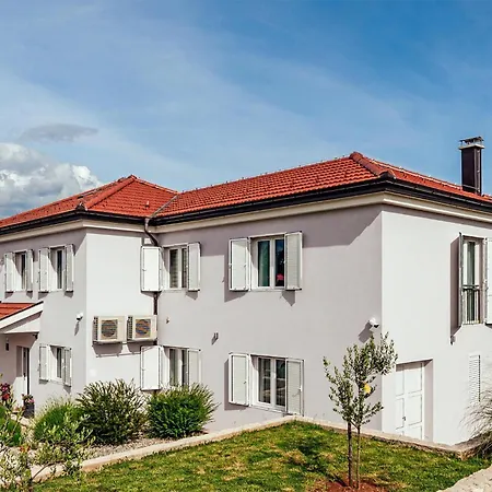 4 Bedroom Lovely In Poljica Imotska Margete