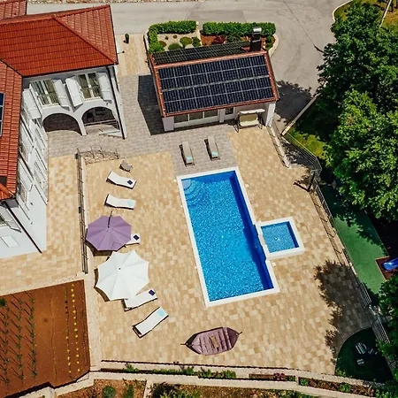 Holiday home 4 Bedroom Lovely In Poljica Imotska