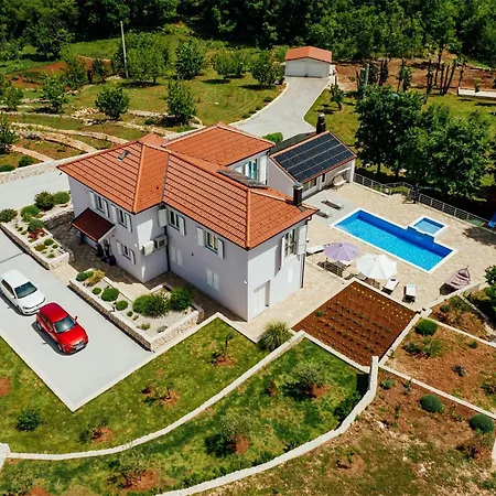 4 Bedroom Lovely In Poljica Imotska Holiday home Margete